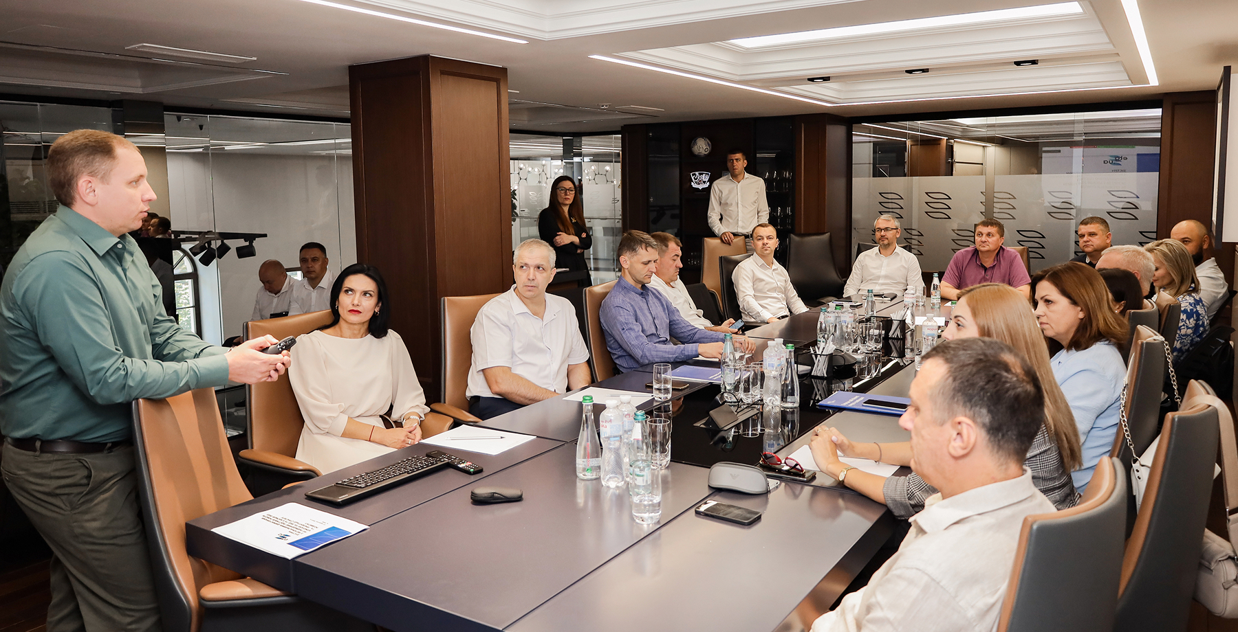 meeting.jpg